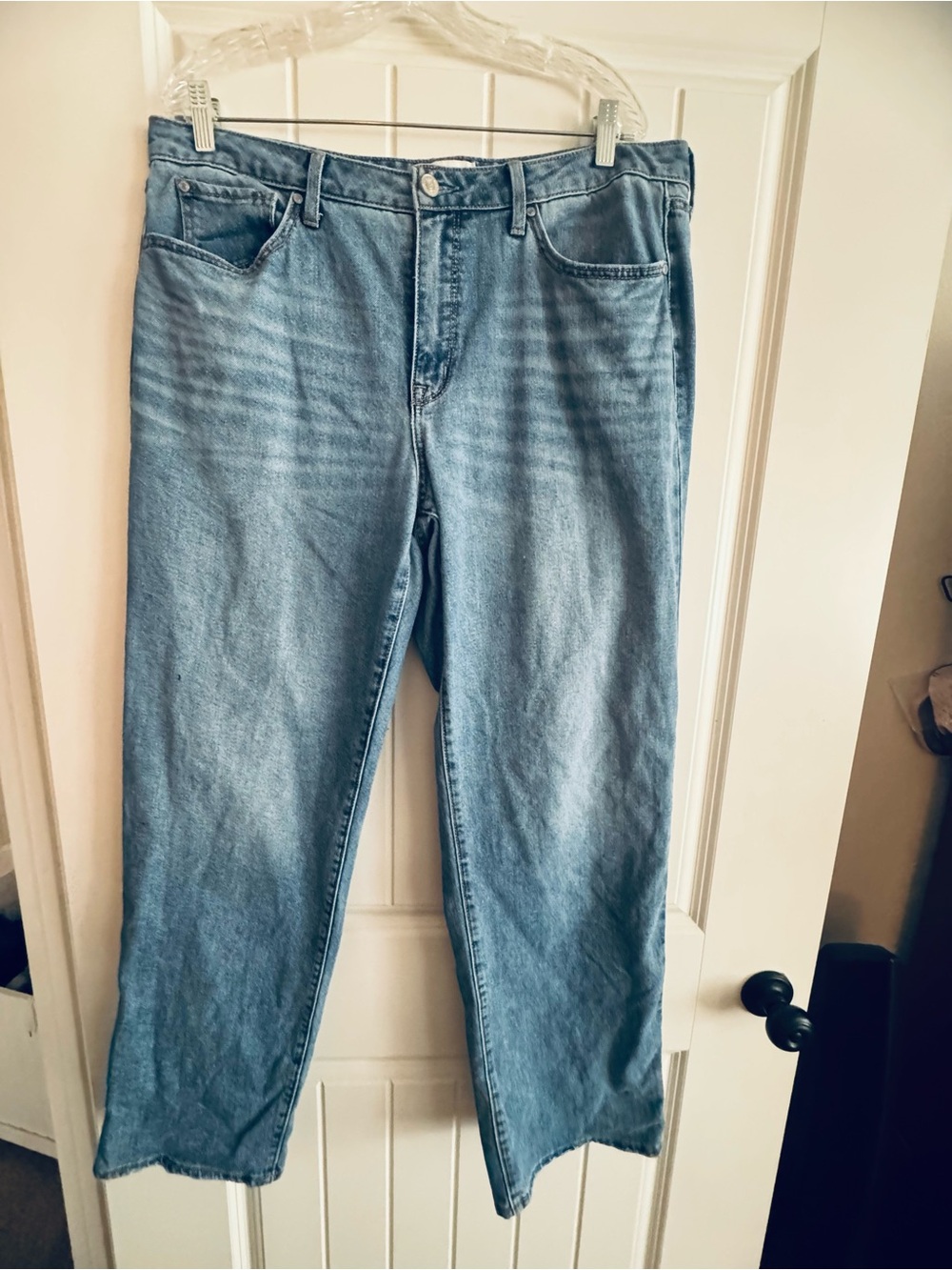 Classic Light Wash Women’s Jeans - Casual Straight Fit